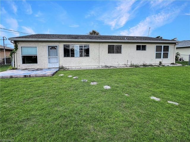 2466 Lakeshore CIR, Port Charlotte, FL 33952