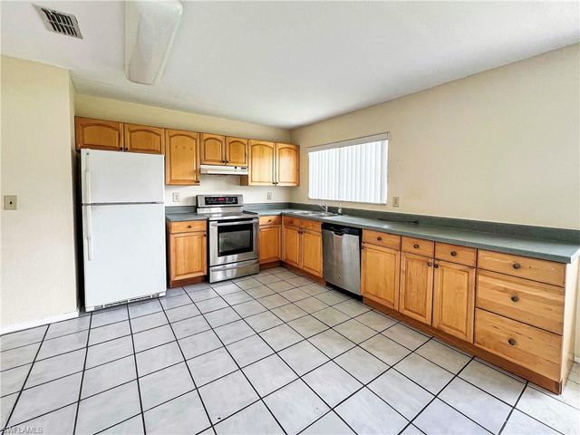 2466 Lakeshore CIR, Port Charlotte, FL 33952