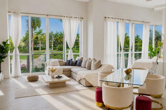 253 NE 2nd St 229, Miami, FL 33132