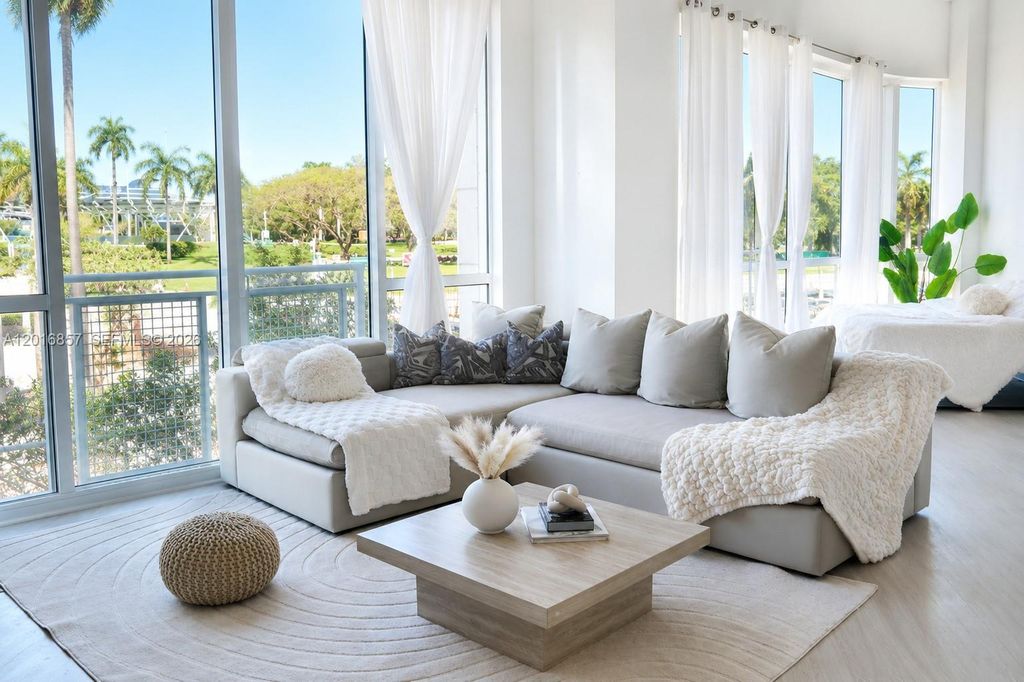 253 NE 2nd St 229, Miami, FL 33132