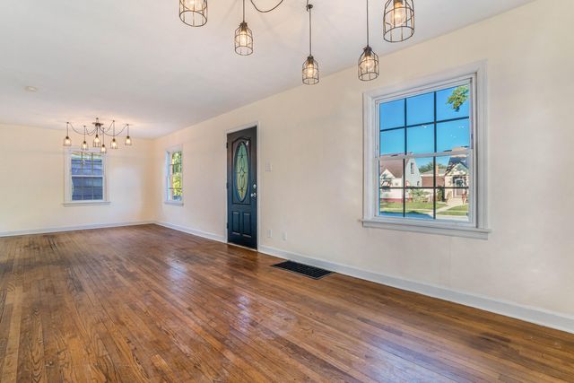 6734 Baring Avenue, Hammond, IN 46324