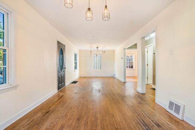 6734 Baring Avenue, Hammond, IN 46324