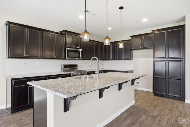 1909 Suncrisp Lane, Bakersfield, CA 93312