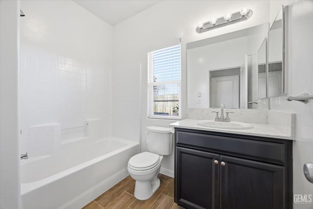 1909 Suncrisp Lane, Bakersfield, CA 93312