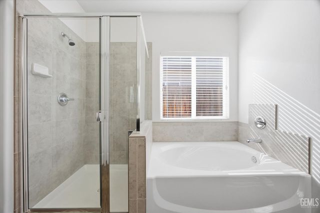 1909 Suncrisp Lane, Bakersfield, CA 93312