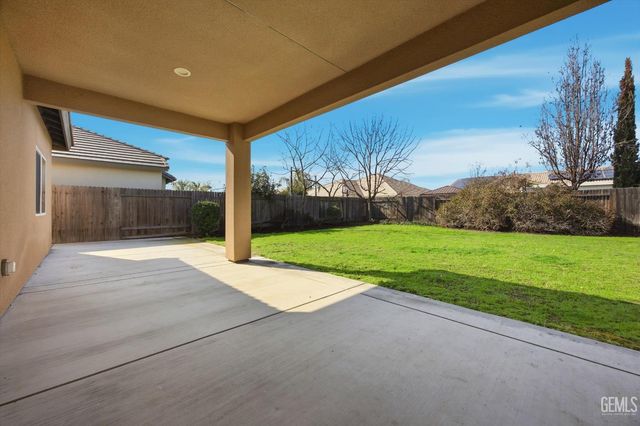 1909 Suncrisp Lane, Bakersfield, CA 93312