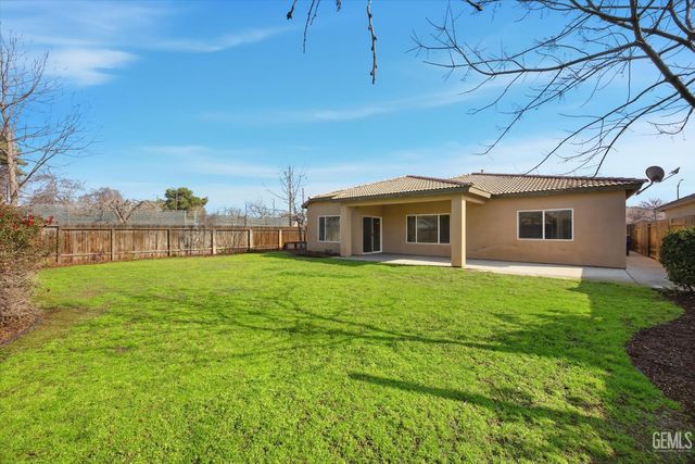 1909 Suncrisp Lane, Bakersfield, CA 93312