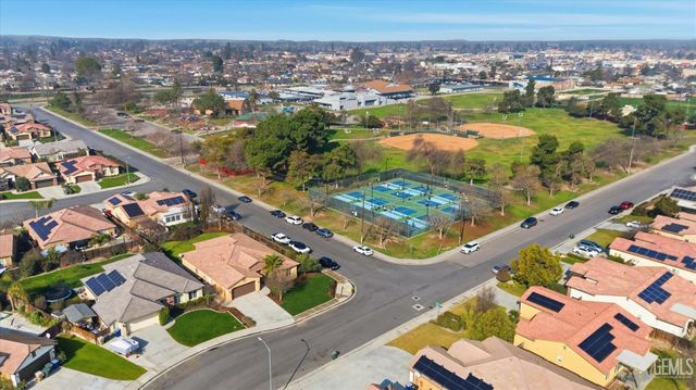 1909 Suncrisp Lane, Bakersfield, CA 93312