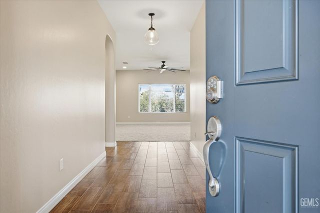 1909 Suncrisp Lane, Bakersfield, CA 93312