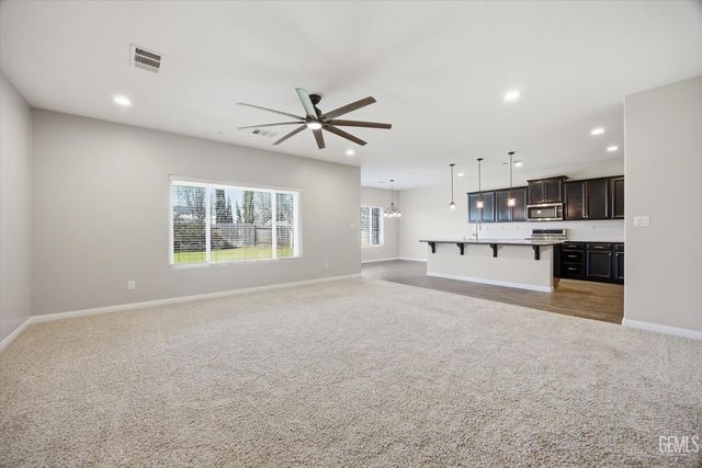 1909 Suncrisp Lane, Bakersfield, CA 93312