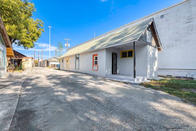 922-926 S Laredo St, San Antonio, TX 78204