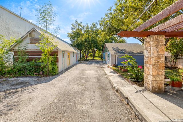 922-926 S Laredo St, San Antonio, TX 78204