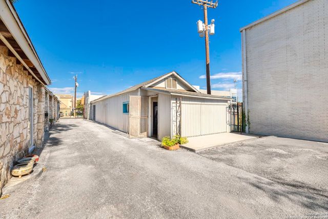 922-926 S Laredo St, San Antonio, TX 78204