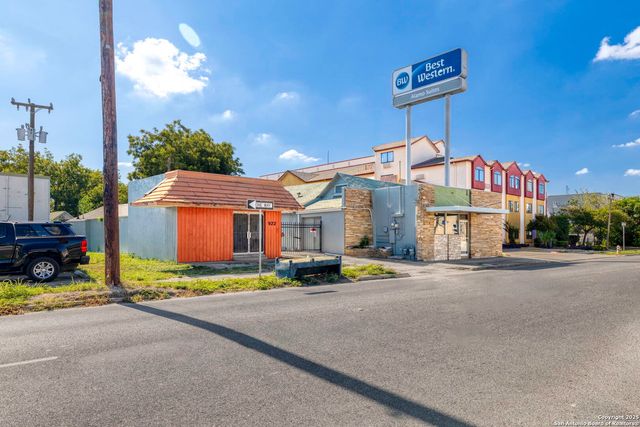 922-926 S Laredo St, San Antonio, TX 78204