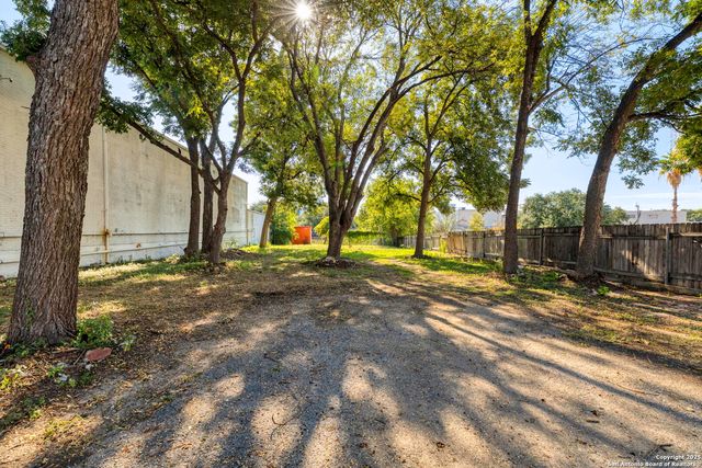 922-926 S Laredo St, San Antonio, TX 78204