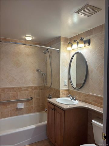 4247 Union Street 3A, Flushing, NY 11355