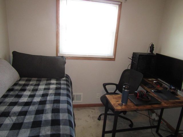 1220 S Grant Avenue, Janesville, WI 53546