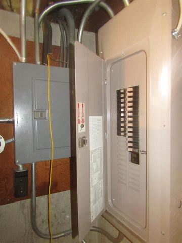 1220 S Grant Avenue, Janesville, WI 53546