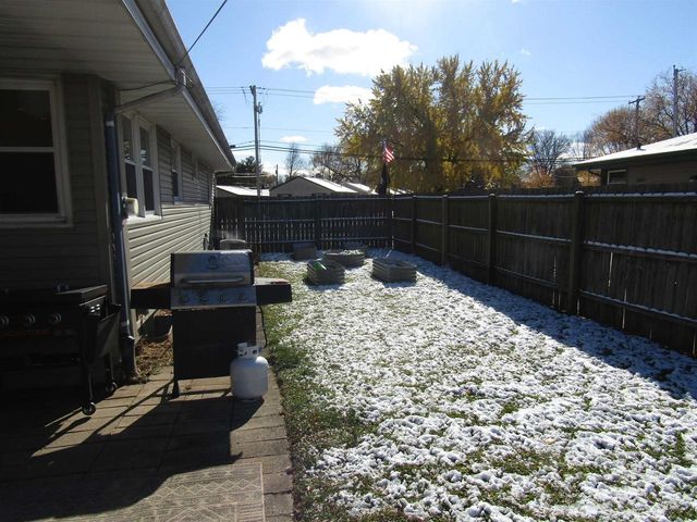 1220 S Grant Avenue, Janesville, WI 53546