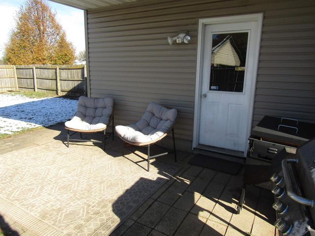 1220 S Grant Avenue, Janesville, WI 53546