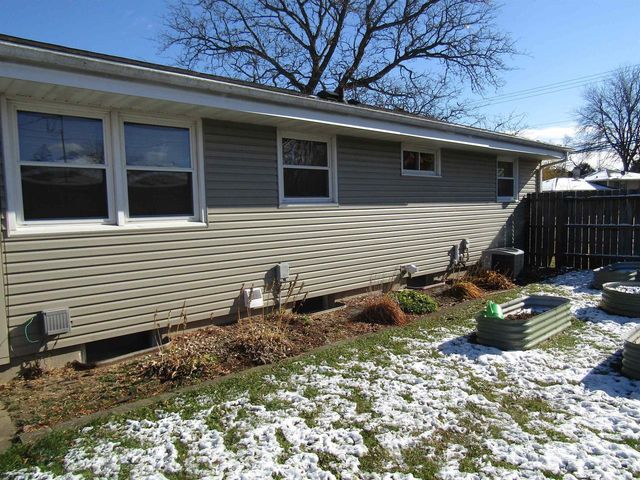 1220 S Grant Avenue, Janesville, WI 53546