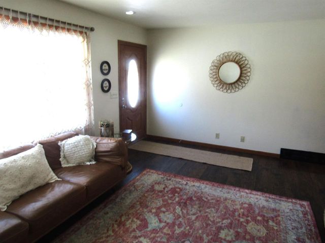 1220 S Grant Avenue, Janesville, WI 53546