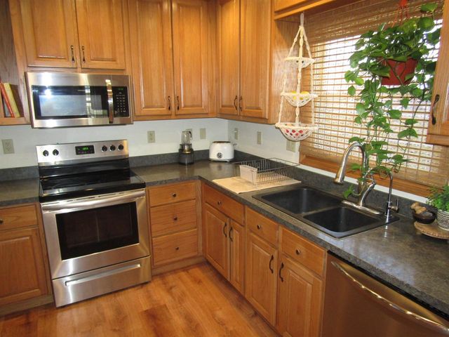 1220 S Grant Avenue, Janesville, WI 53546