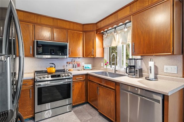 34 Clifden Avenue, Cranston, RI 02905