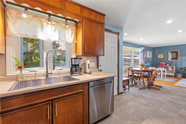 34 Clifden Avenue, Cranston, RI 02905
