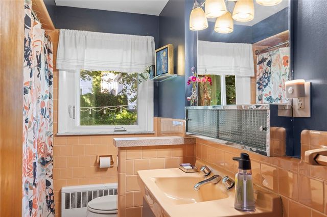 34 Clifden Avenue, Cranston, RI 02905