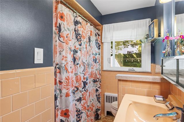 34 Clifden Avenue, Cranston, RI 02905