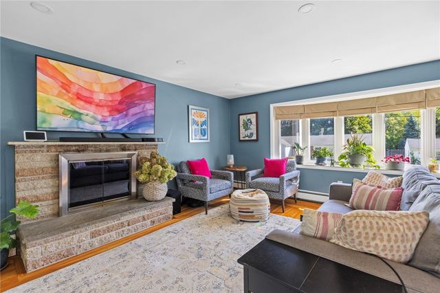 34 Clifden Avenue, Cranston, RI 02905