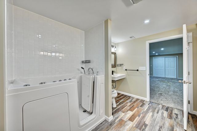 8547 Woodcreek Drive, Florence, KY 41042