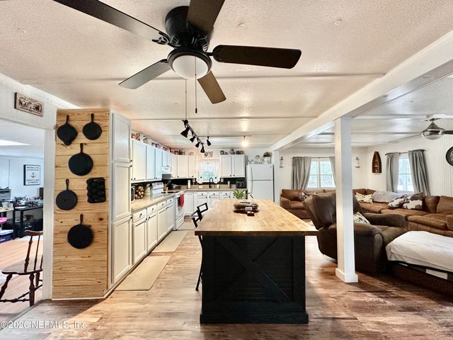 9430 CAROLINA WAY Way, Fanning Springs, FL 32693