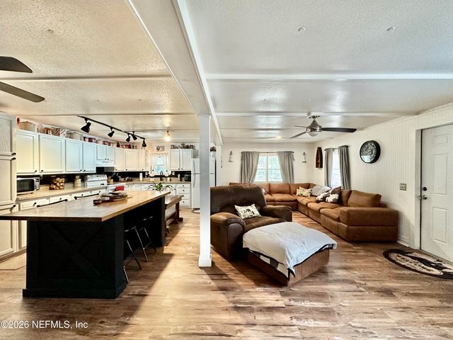 9430 CAROLINA WAY Way, Fanning Springs, FL 32693