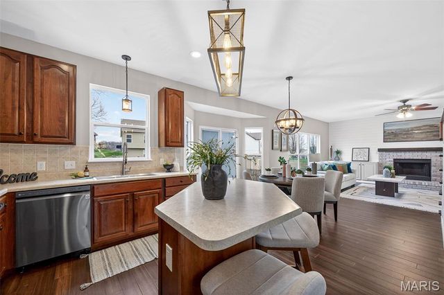 1933 Providence Estate Drive, Wentzville, MO 63385