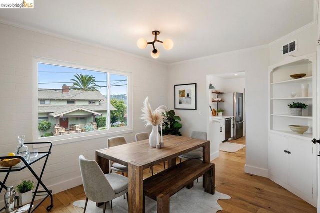 4504 Fairbairn Ave, Oakland, CA 94619