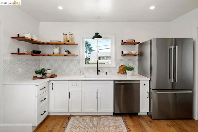 4504 Fairbairn Ave, Oakland, CA 94619