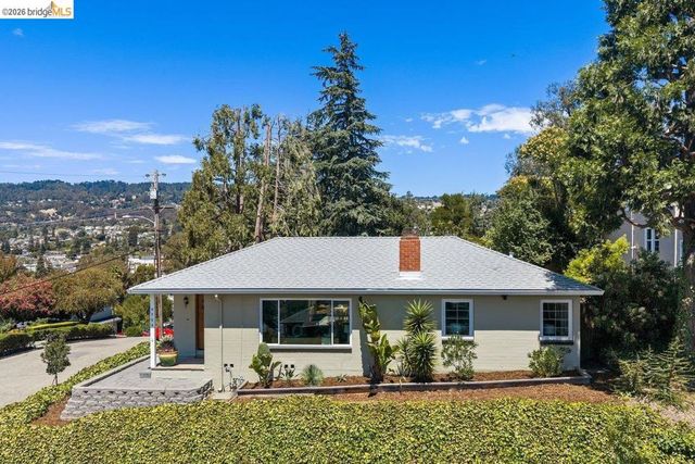 4504 Fairbairn Ave, Oakland, CA 94619