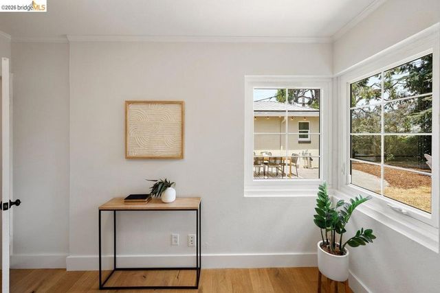 4504 Fairbairn Ave, Oakland, CA 94619