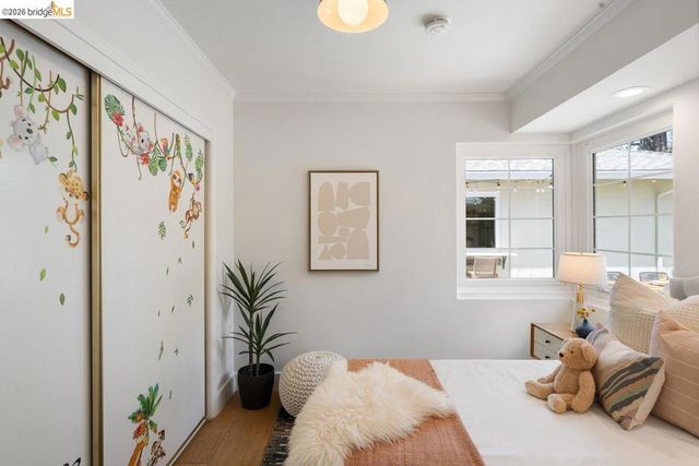 4504 Fairbairn Ave, Oakland, CA 94619