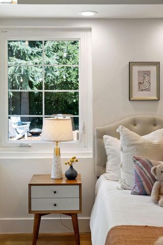4504 Fairbairn Ave, Oakland, CA 94619