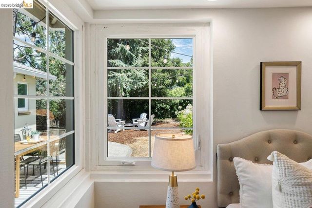 4504 Fairbairn Ave, Oakland, CA 94619