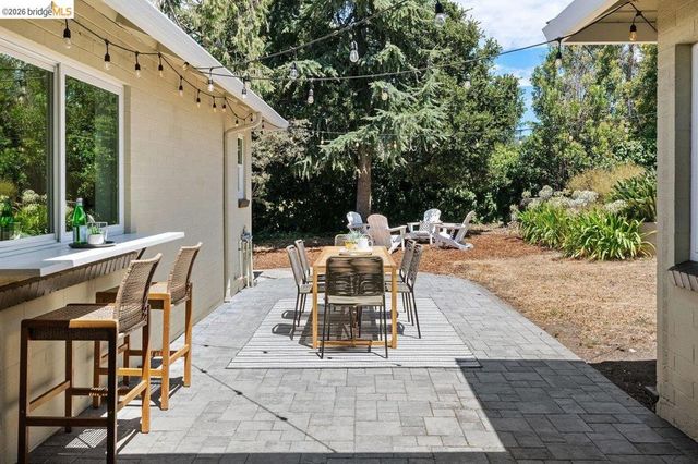 4504 Fairbairn Ave, Oakland, CA 94619