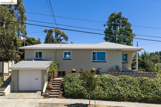 4504 Fairbairn Ave, Oakland, CA 94619
