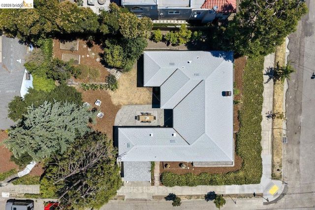 4504 Fairbairn Ave, Oakland, CA 94619