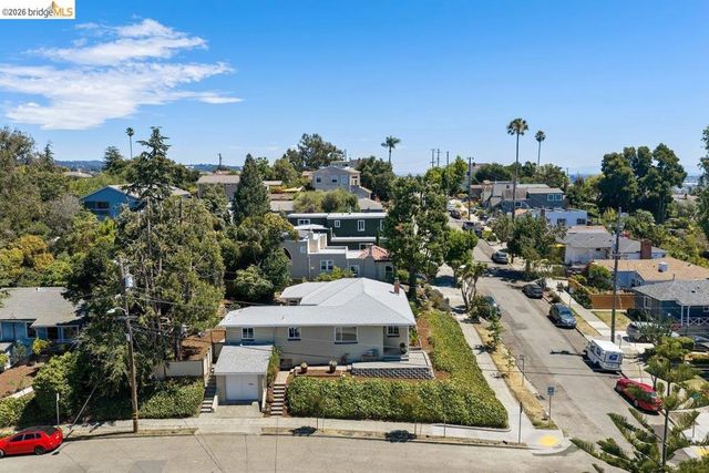 4504 Fairbairn Ave, Oakland, CA 94619