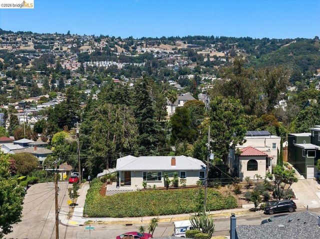 4504 Fairbairn Ave, Oakland, CA 94619