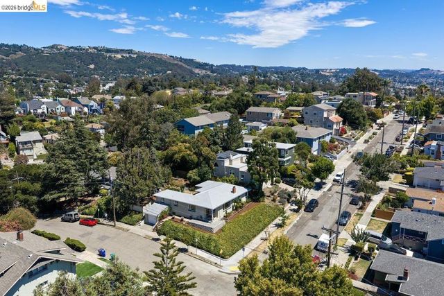 4504 Fairbairn Ave, Oakland, CA 94619