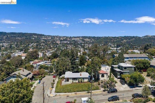 4504 Fairbairn Ave, Oakland, CA 94619